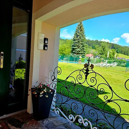 Blick Ins Gruene Apartment